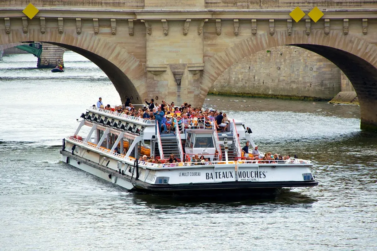 Seine river cruise at sunset passing along the Paris embankments